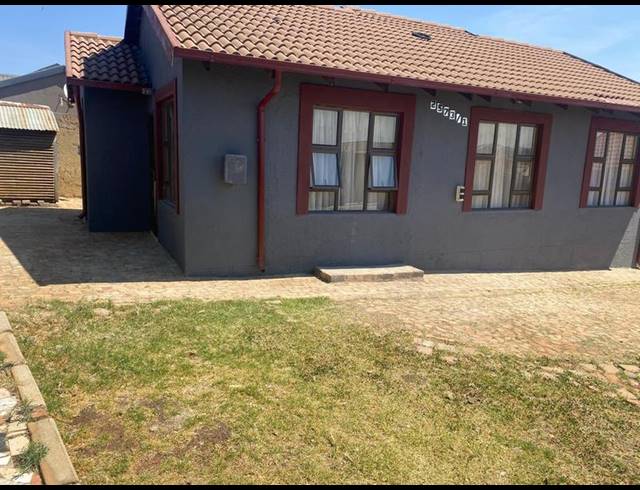 3 BEDROOM HOUSE FOR SALE IN JABULANI